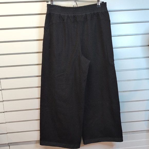 Athleta NWOT Triumph Hybrid Wide Crop Size Small-Tall Black #533711 - Picture 7 of 10